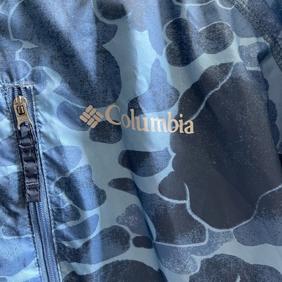 Columbia Lightweight Windbreaker - Picture 3 of 6
